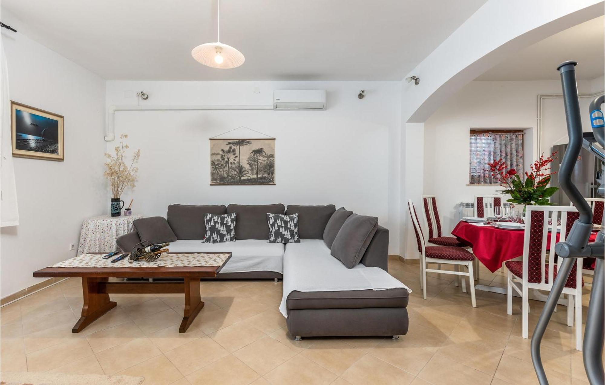 2 Bedroom Gorgeous Apartment In Kostrena Exterior photo