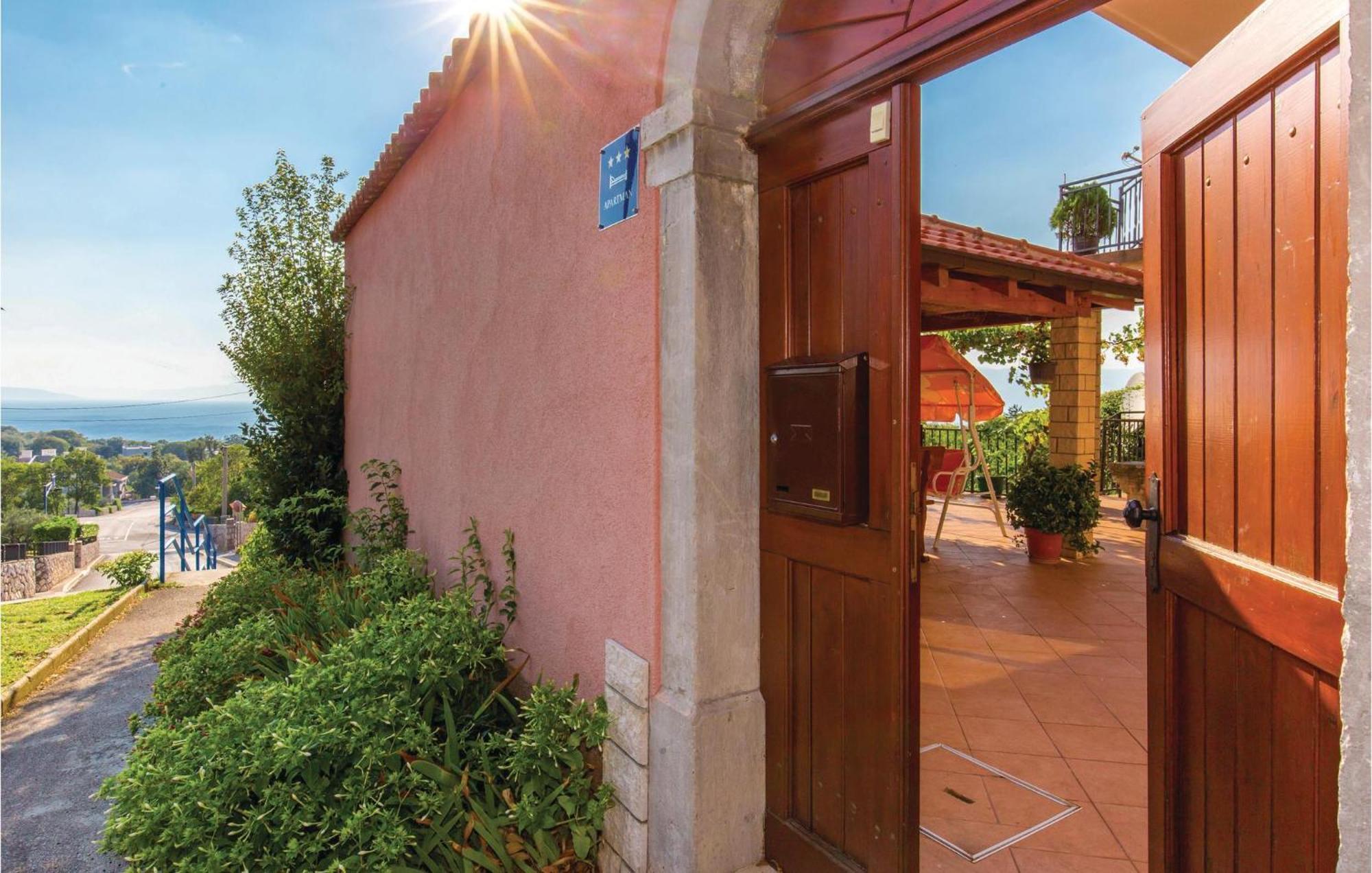 2 Bedroom Gorgeous Apartment In Kostrena Exterior photo