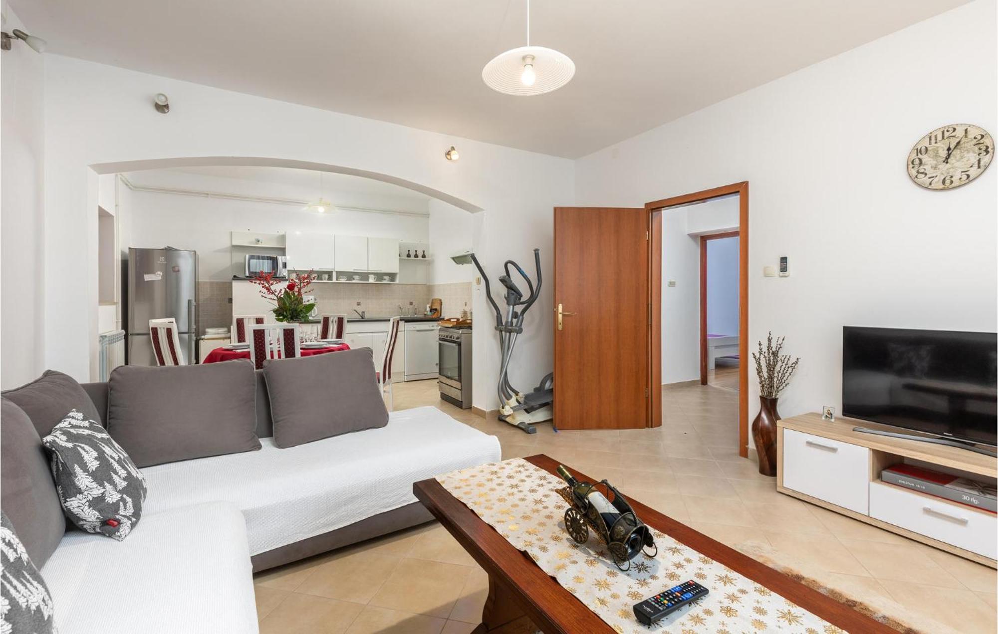 2 Bedroom Gorgeous Apartment In Kostrena Exterior photo